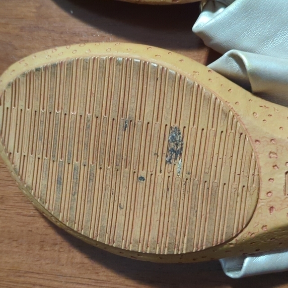 WHITE mountain 9M gold sparkle sandals thong beach wedding flip flops bridal - Picture 8 of 11